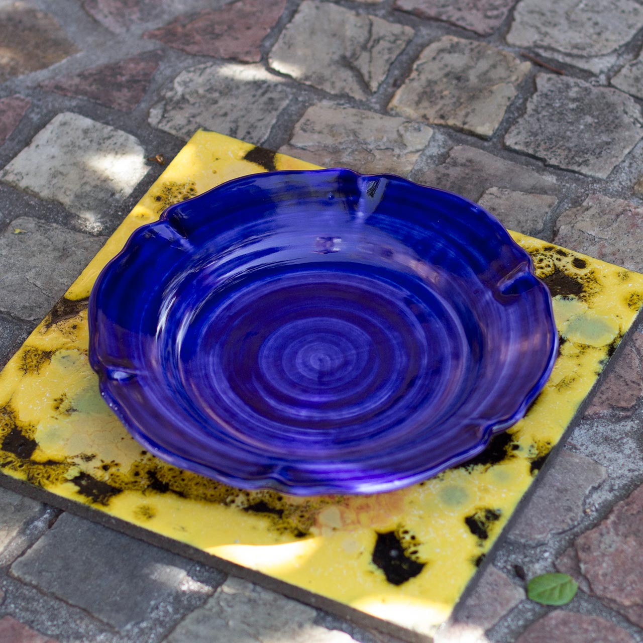 Hand-Brushed Scalloped Deep Plate in Vietri Ceramic
