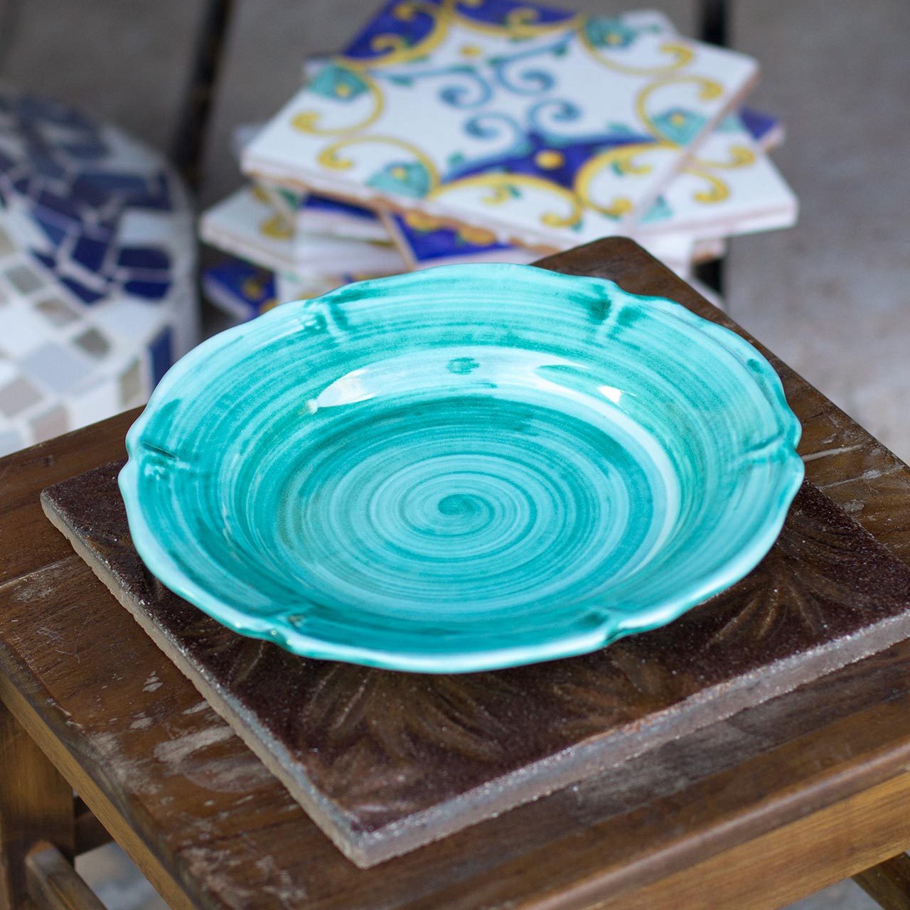 Hand-Brushed Scalloped Deep Plate in Vietri Ceramic