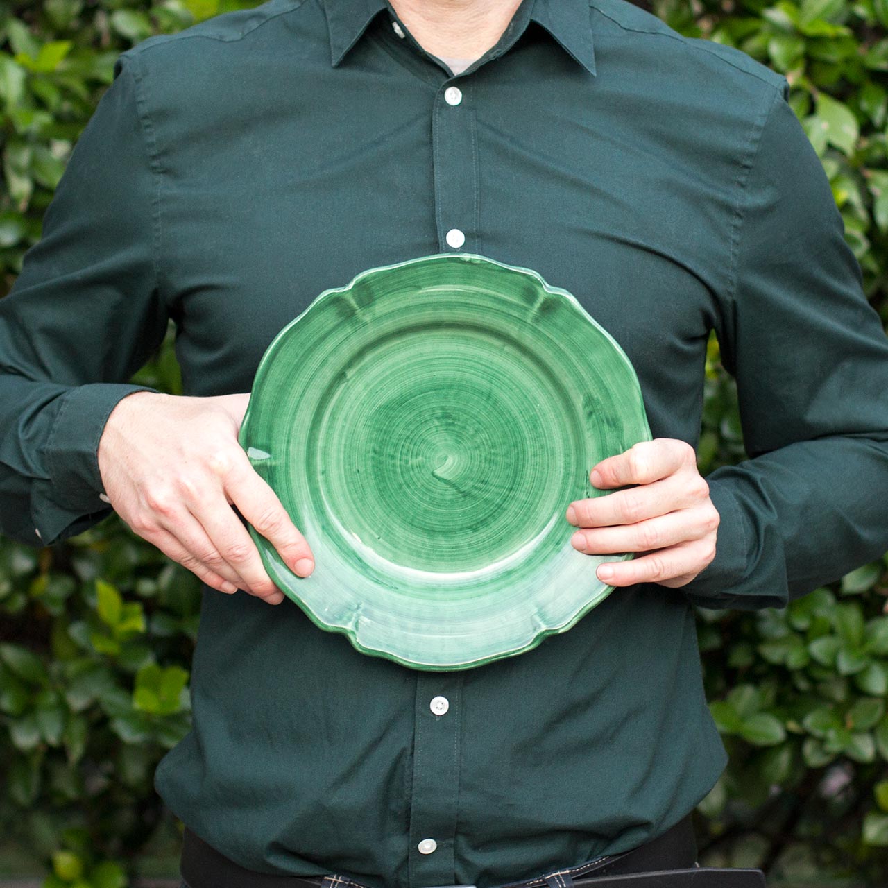 Hand-Brushed Scalloped Deep Plate in Vietri Ceramic