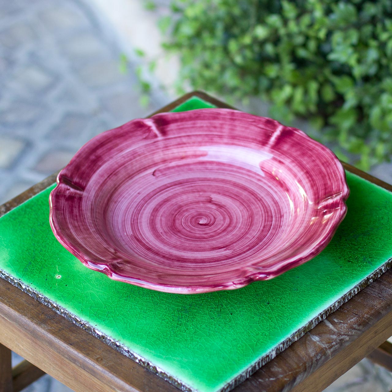 Hand-Brushed Scalloped Deep Plate in Vietri Ceramic