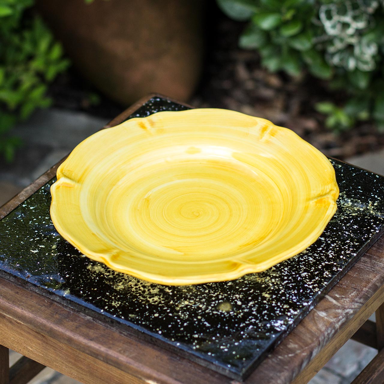 Hand-Brushed Scalloped Deep Plate in Vietri Ceramic