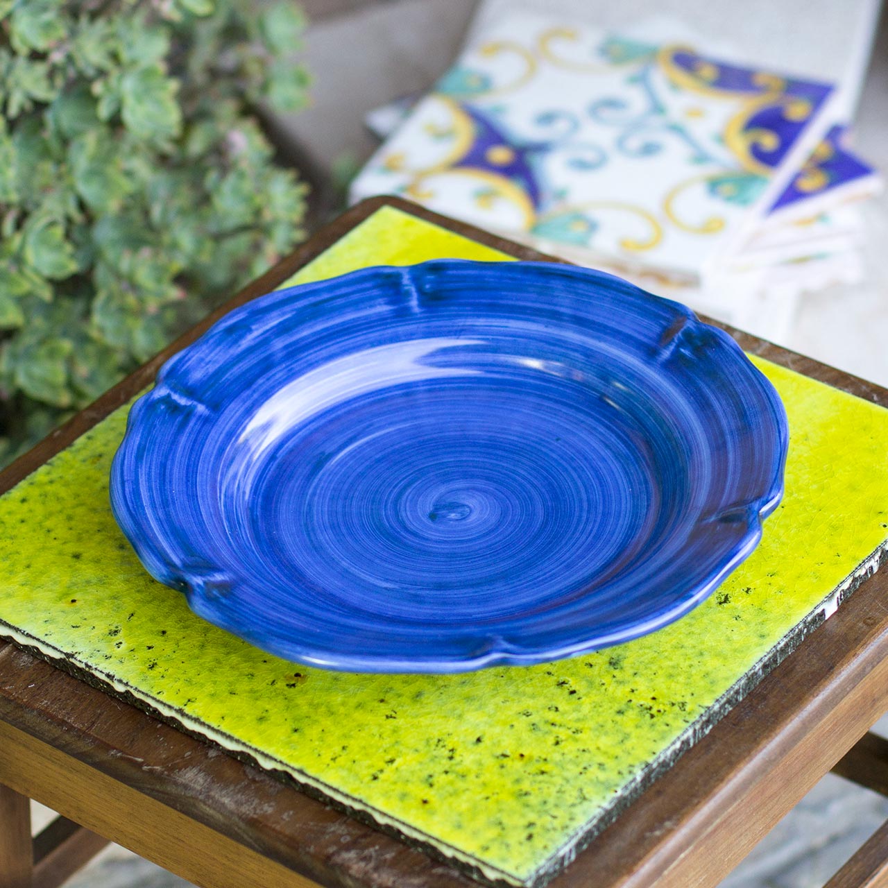 Hand-Brushed Scalloped Deep Plate in Vietri Ceramic
